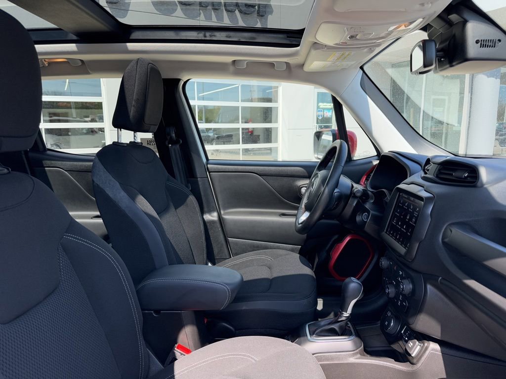 Used 2023 Jeep Renegade Latitude w/ Sun/Sound Group AWD/4WD image 50