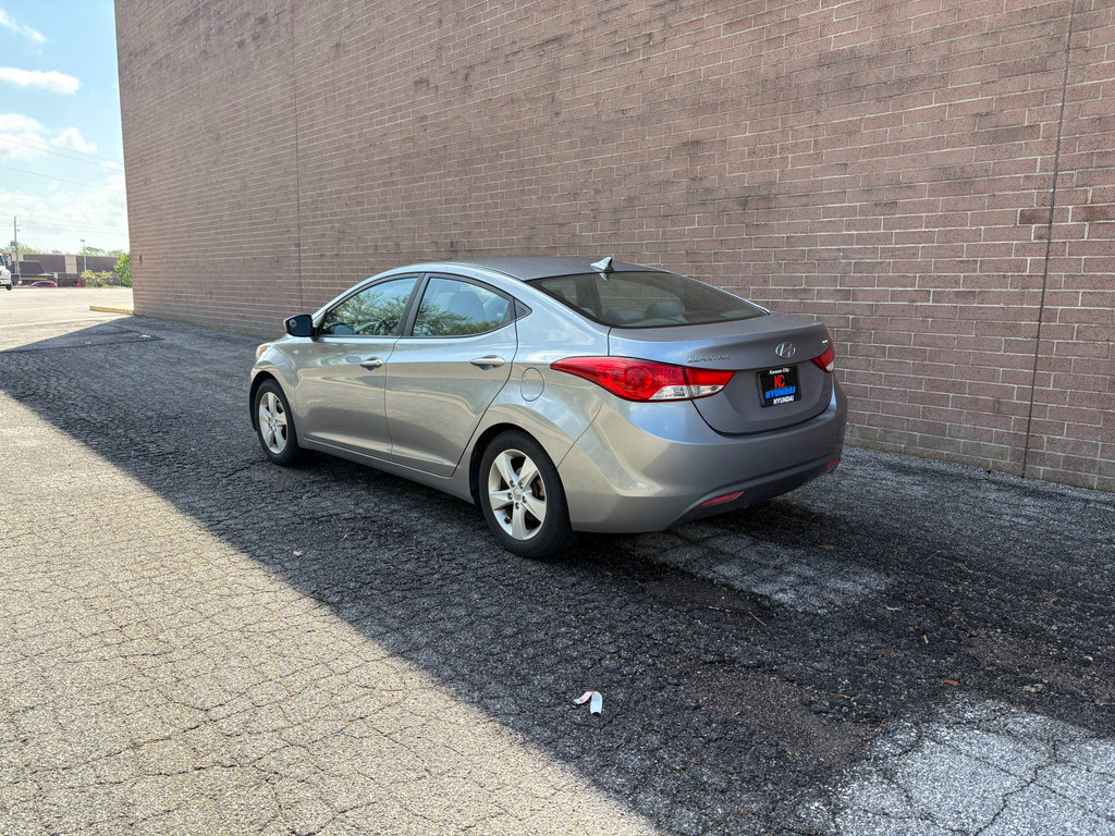 Used 2013 Hyundai Elantra GLS w/ Preferred Pkg image 3