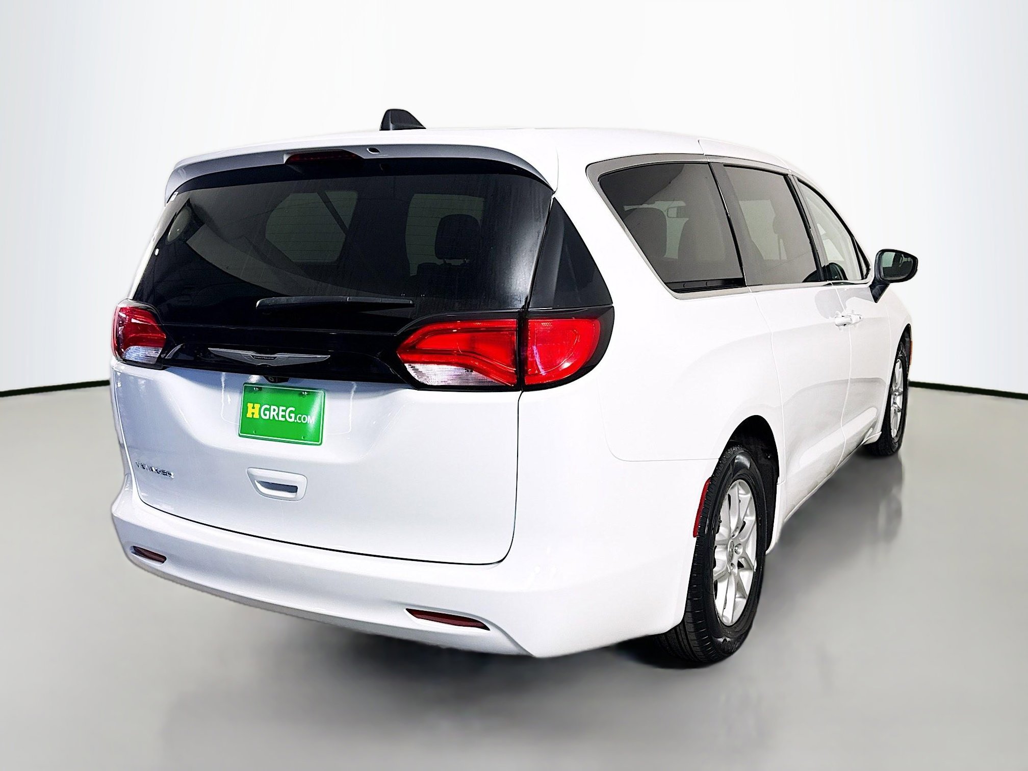 Used 2022 Chrysler Voyager LX FWD image 10
