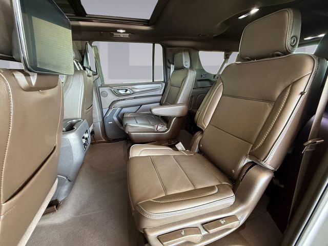 Used 2024 GMC Yukon XL Denali w/ Advanced Technology Package AWD/4WD image 16