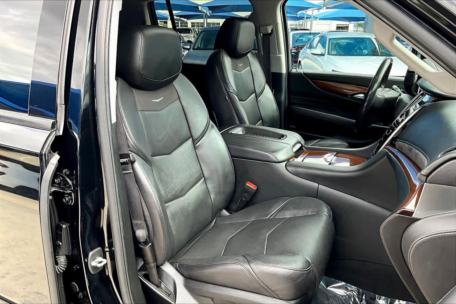 Used 2020 Cadillac Escalade ESV Luxury w/ Escalade Sport Edition AWD/4WD image 9