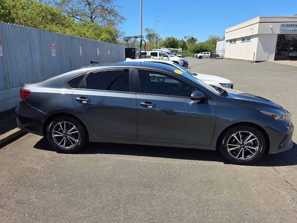 Used 2022 Kia Forte LXS FWD image 3