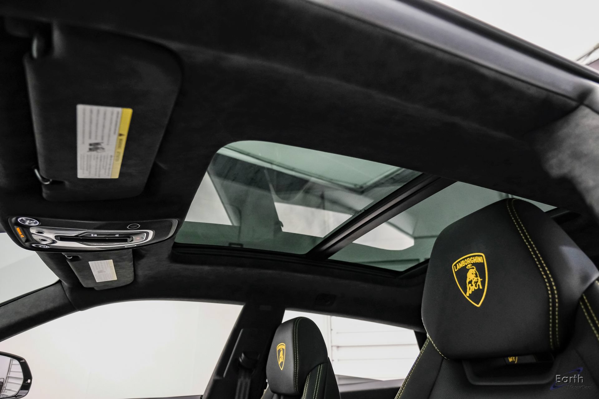 Used 2022 Lamborghini Urus AWD/4WD image 38
