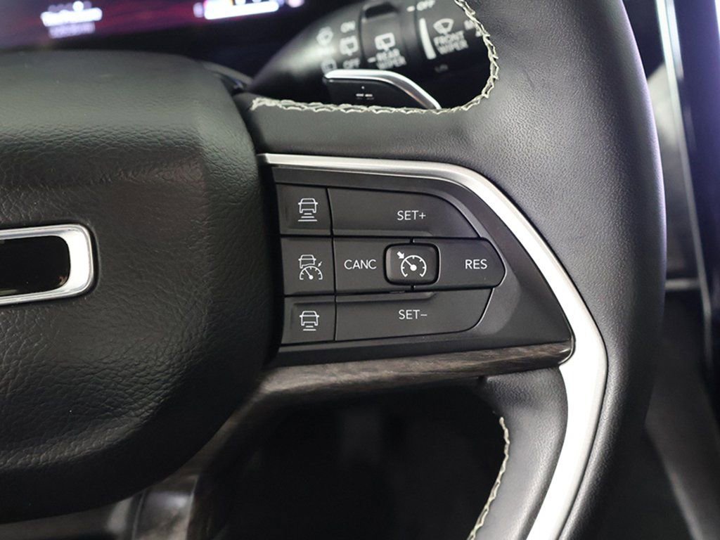 Used 2023 Jeep Grand Cherokee Limited w/ Luxury Tech Group II image 41