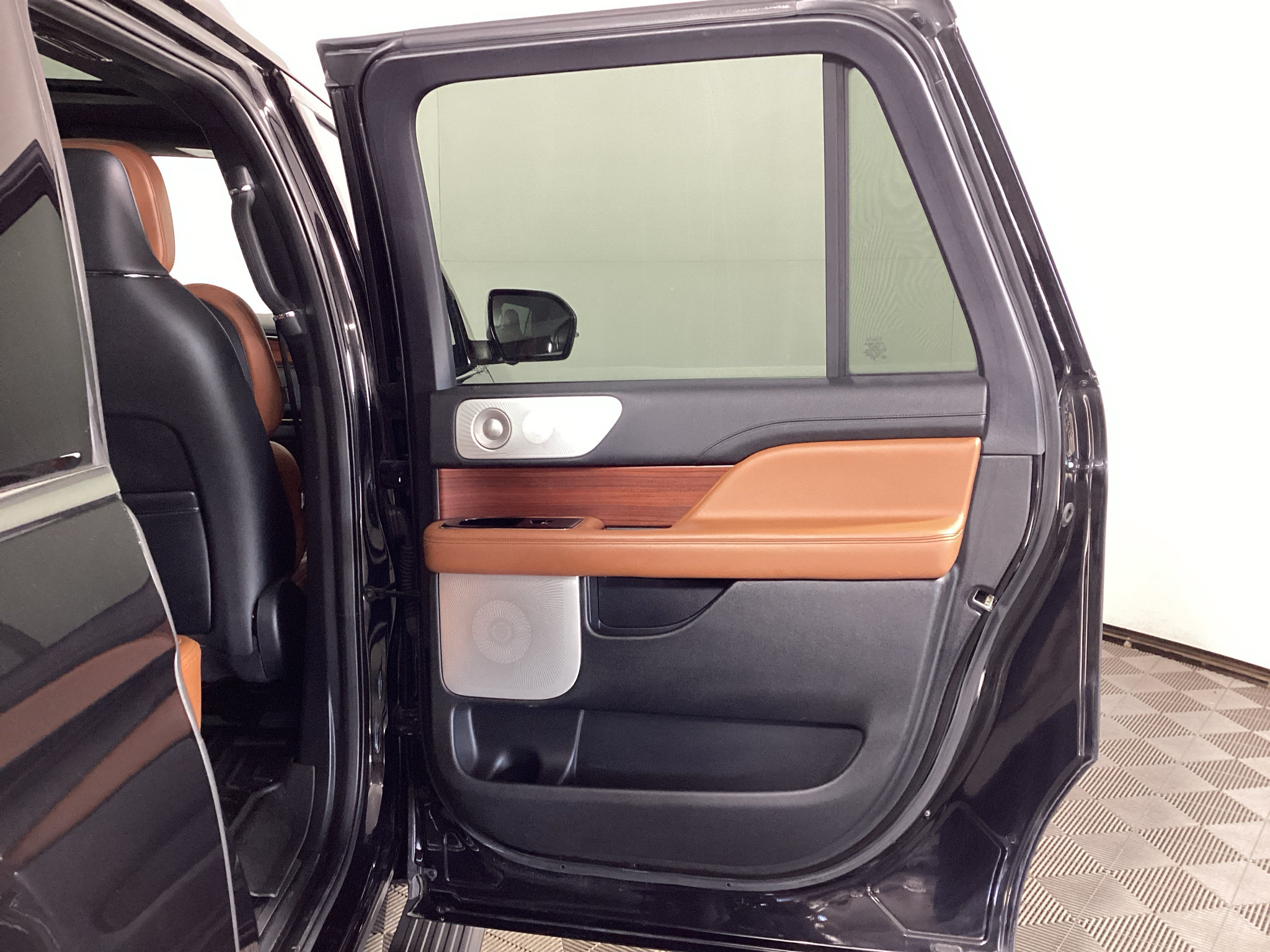 Used 2021 Lincoln Navigator L Reserve AWD/4WD image 10