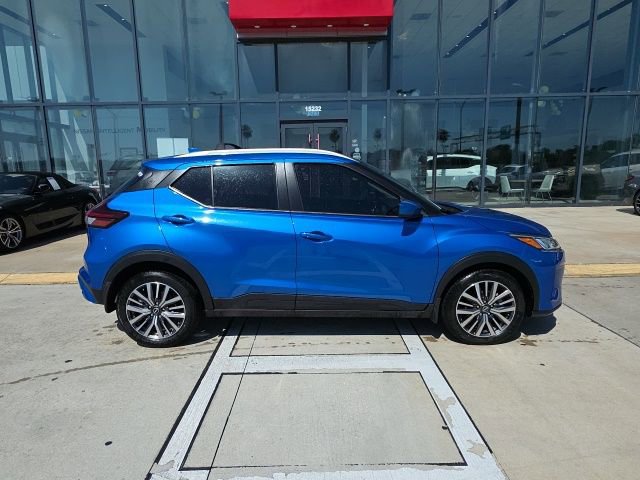 Used 2024 Nissan Kicks SV w/ Interior Electronics Package FWD image 3