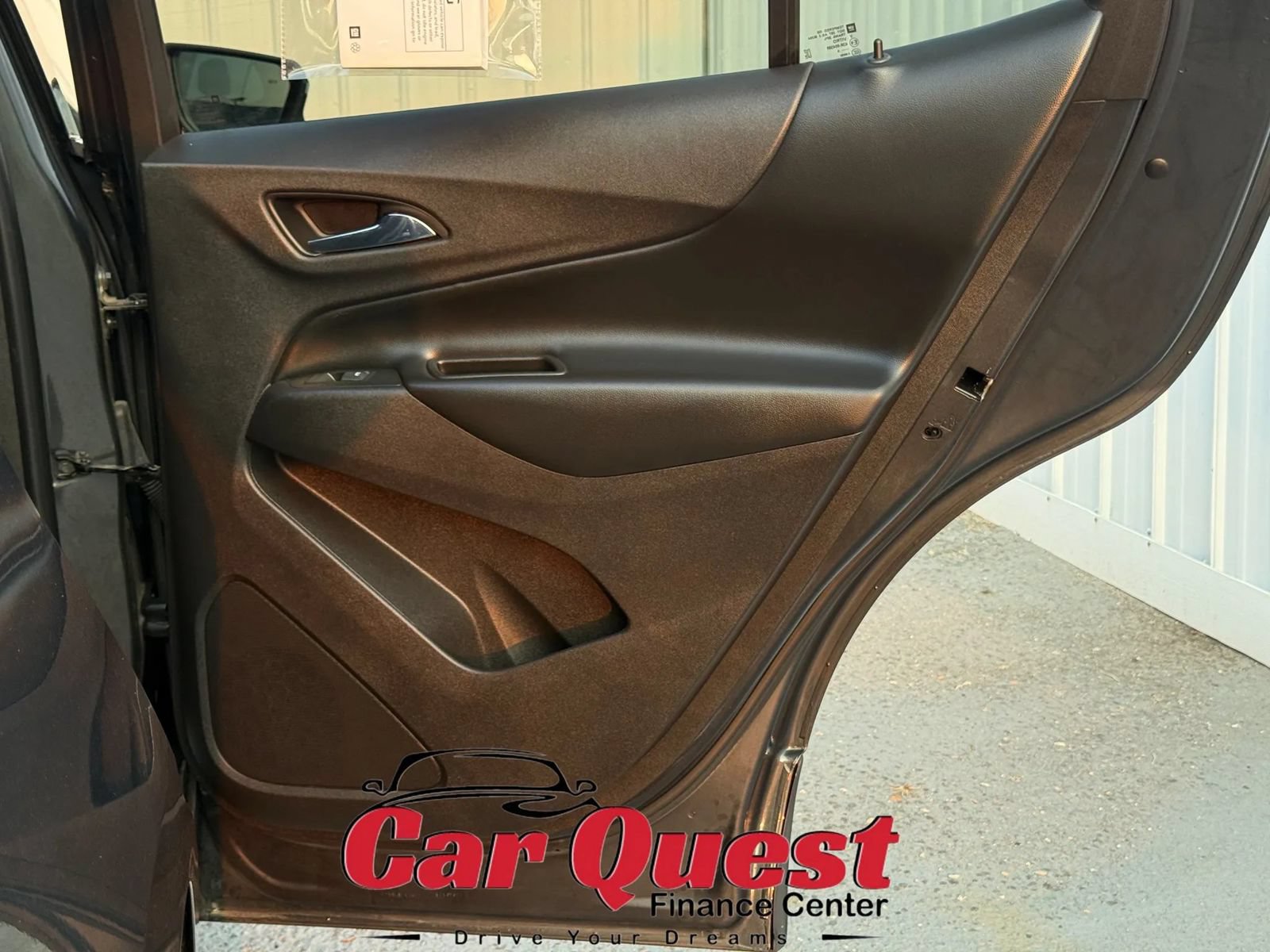Used 2019 Chevrolet Equinox LT w/ Driver Convenience Package FWD image 17