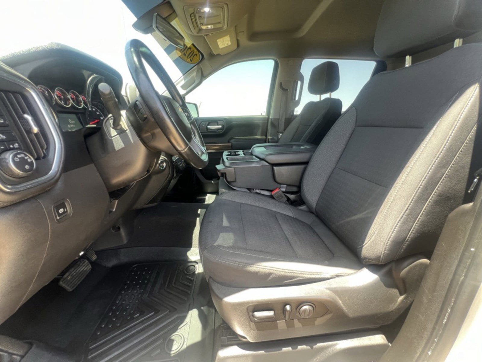 Used 2020 Chevrolet Silverado 1500 LT w/ All-Star Edition AWD/4WD image 9