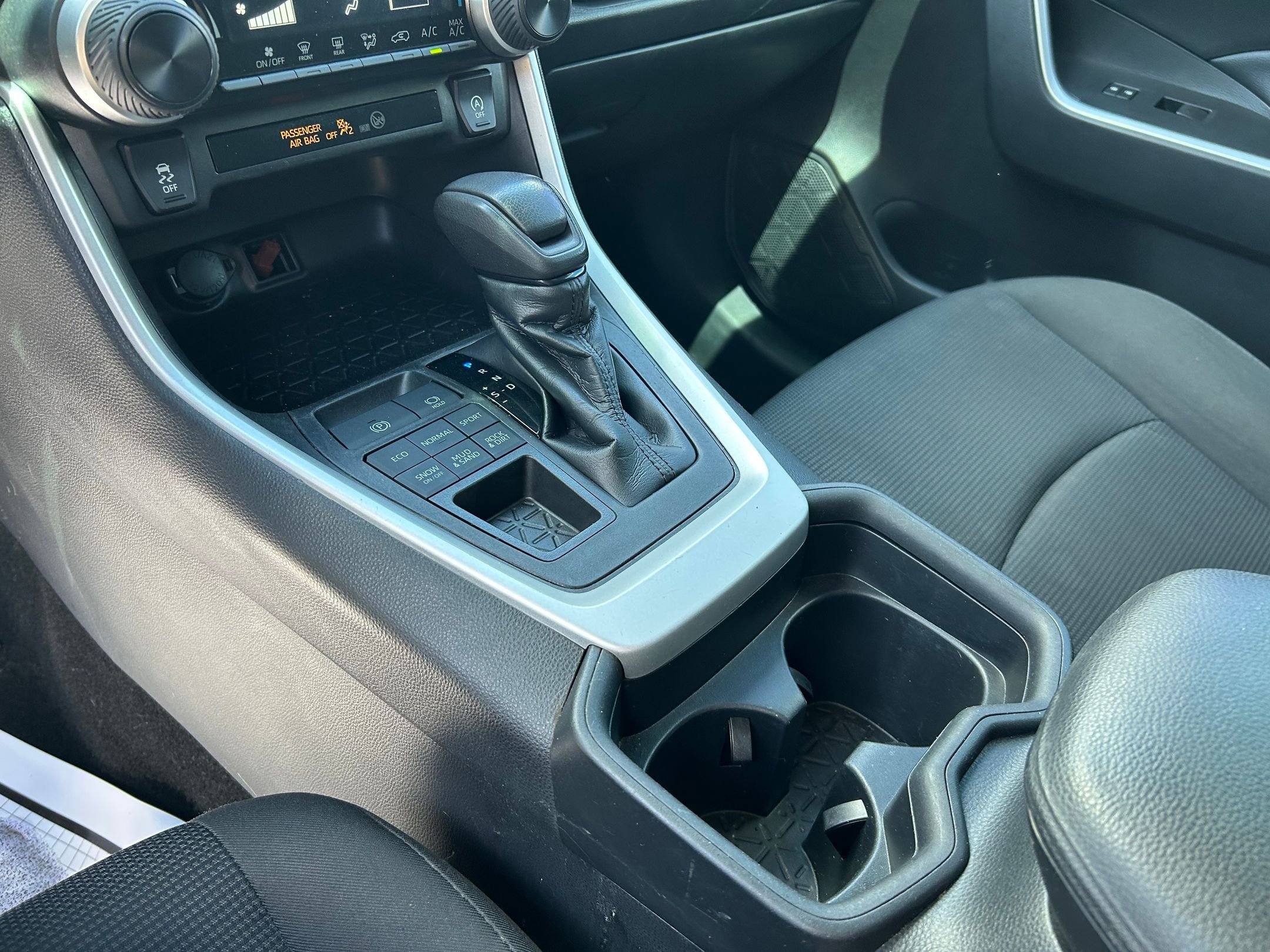 Used 2020 Toyota RAV4 LE w/ Carpet Mat Package AWD/4WD image 19