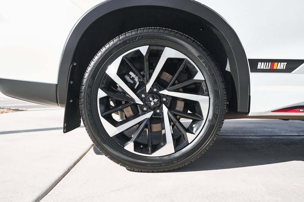 Used 2024 Mitsubishi Outlander Ralliart image 9