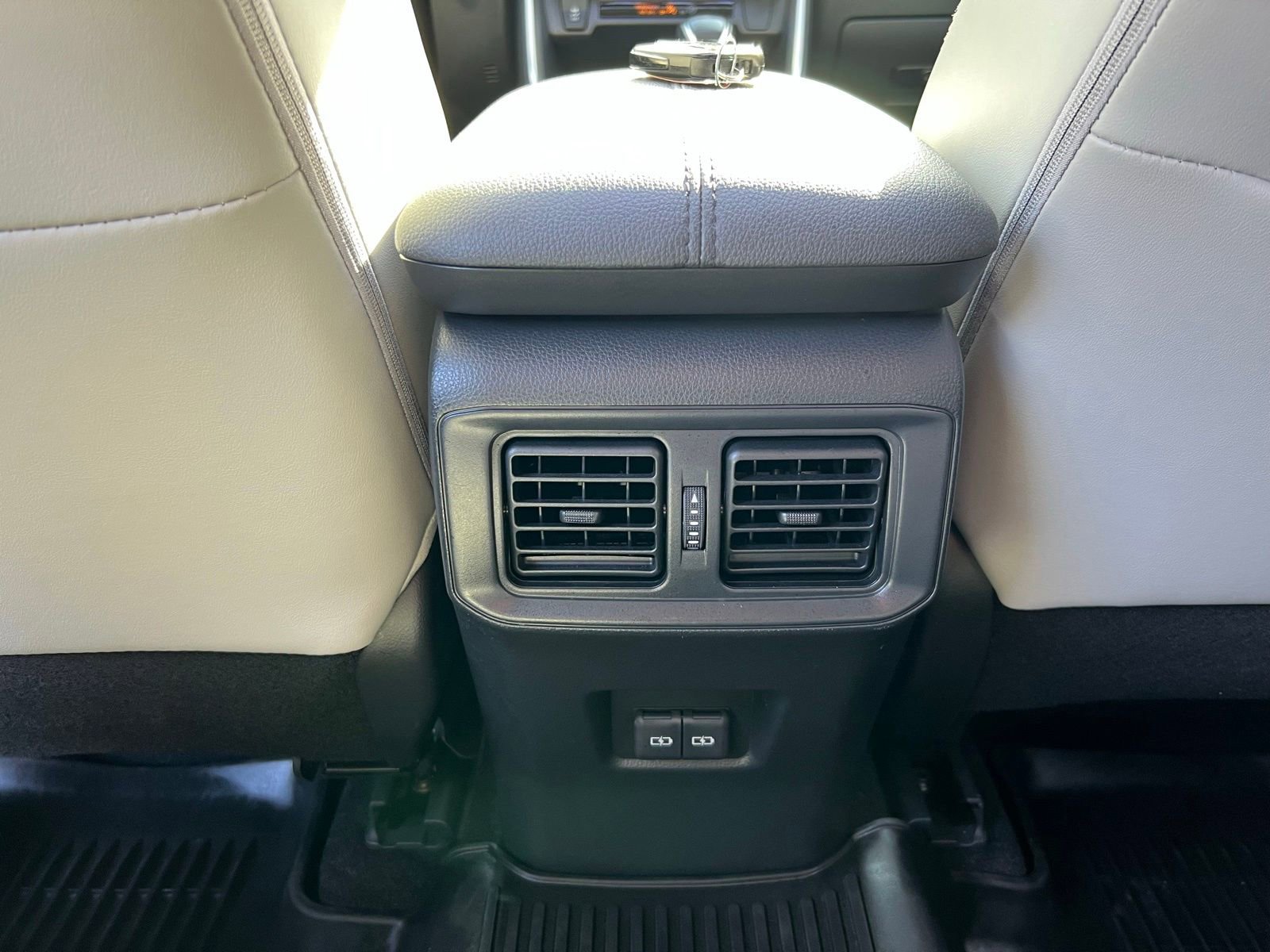 Used 2022 Toyota RAV4 XLE Premium image 44