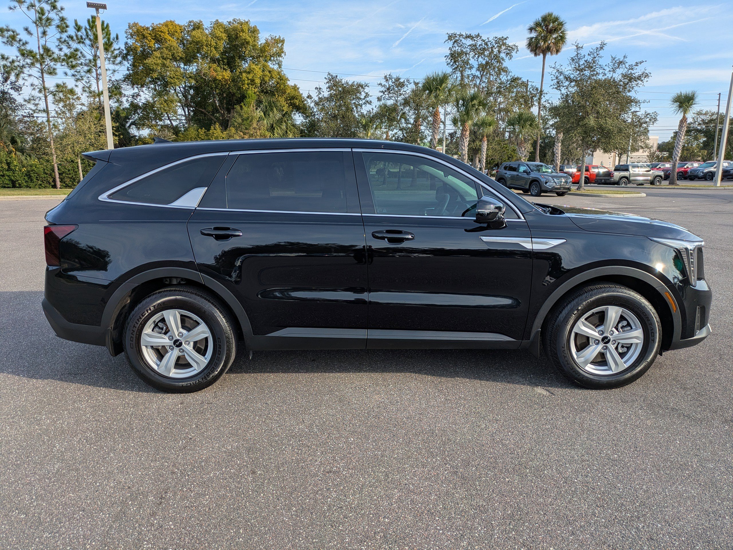 Used 2024 Kia Sorento LX image 3