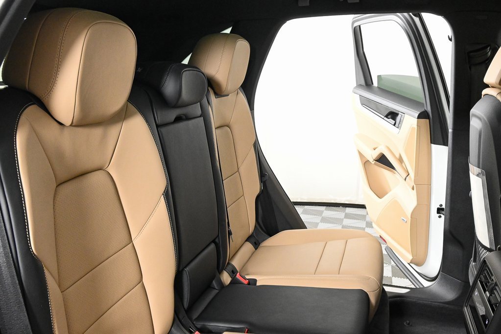 Used 2025 Porsche Cayenne image 23
