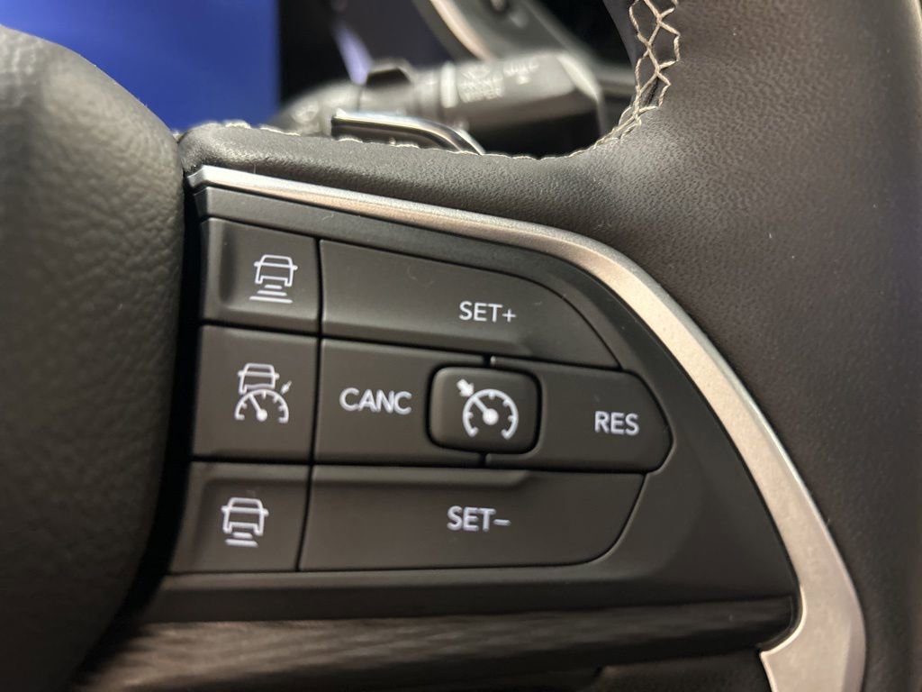 Used 2024 Jeep Grand Cherokee Altitude image 21