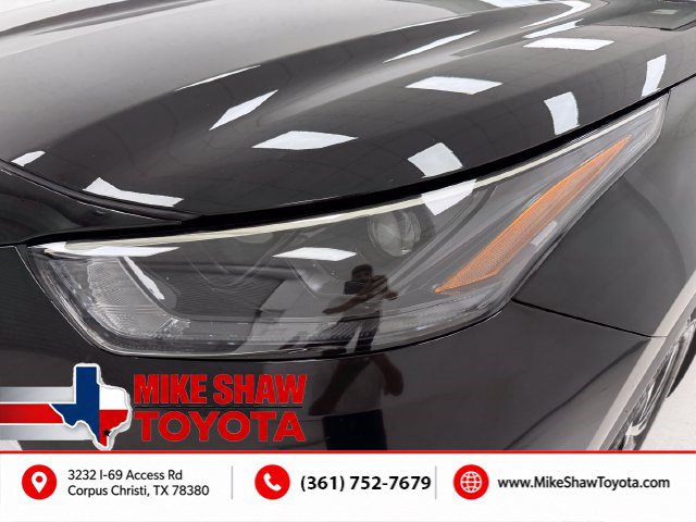 Used 2024 Toyota Highlander XLE FWD image 6