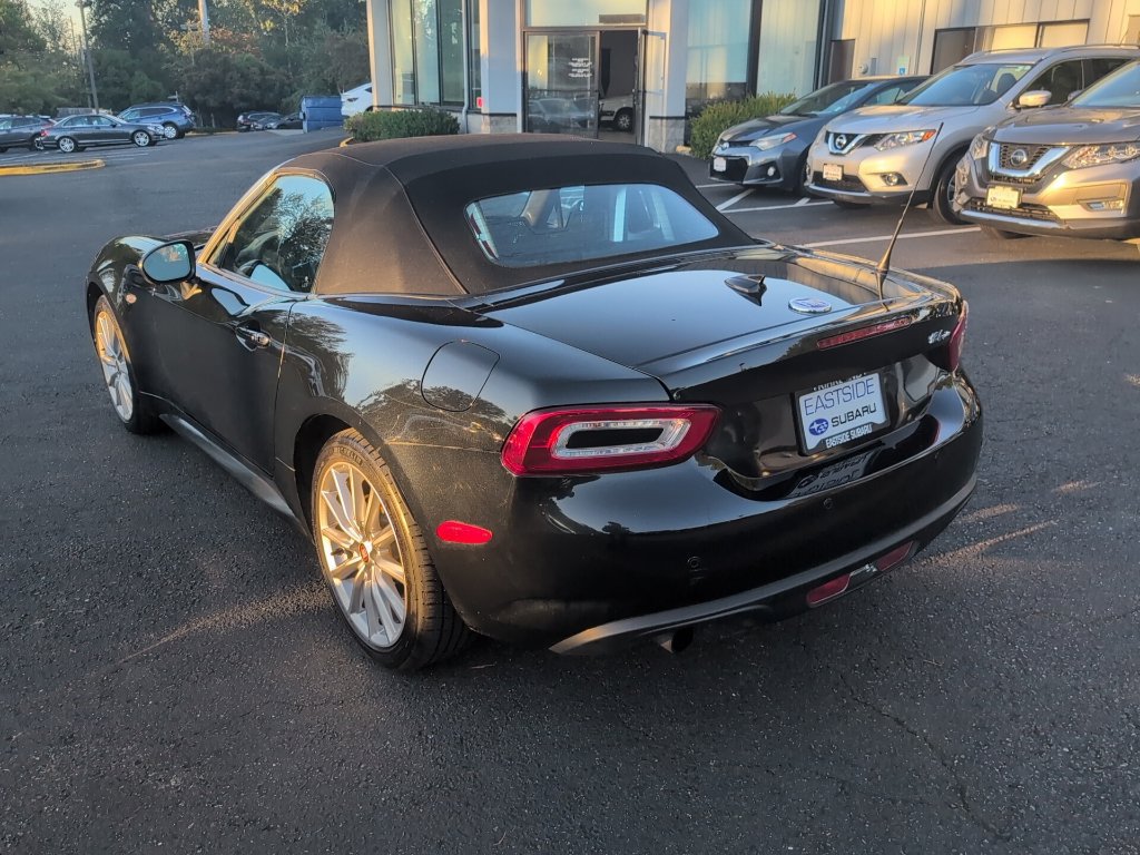 Used 2017 FIAT 124 Spider Lusso RWD image 5