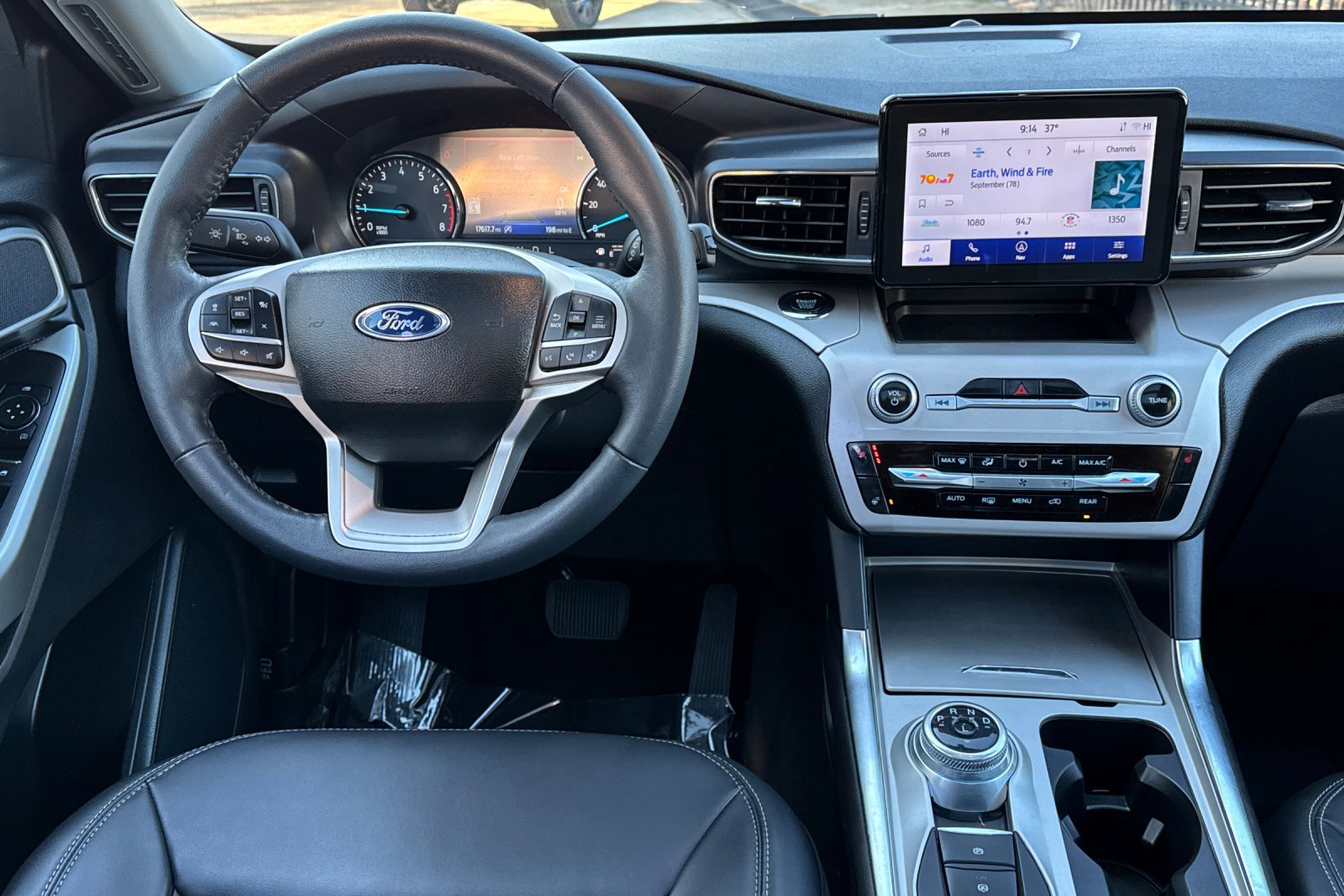 Used 2023 Ford Explorer XLT w/ Equipment Group 202A image 14