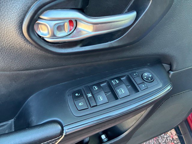 Used 2015 Jeep Cherokee Limited AWD/4WD image 16