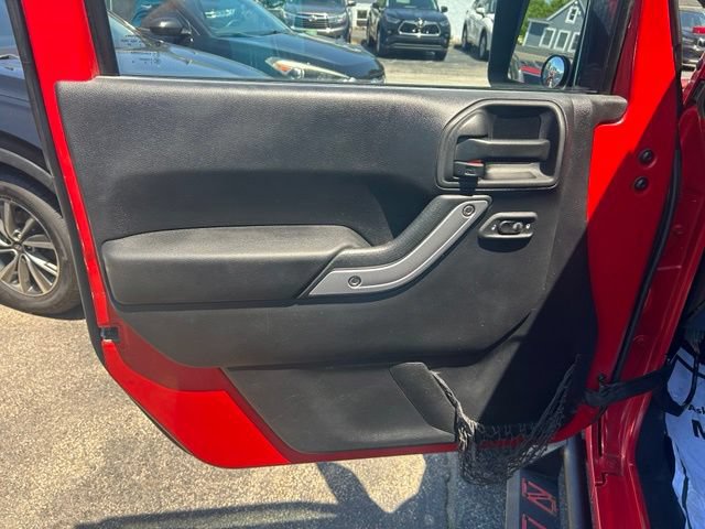 Used 2014 Jeep Wrangler Unlimited Sahara w/ Mopar Chrome Edition Group AWD/4WD image 13