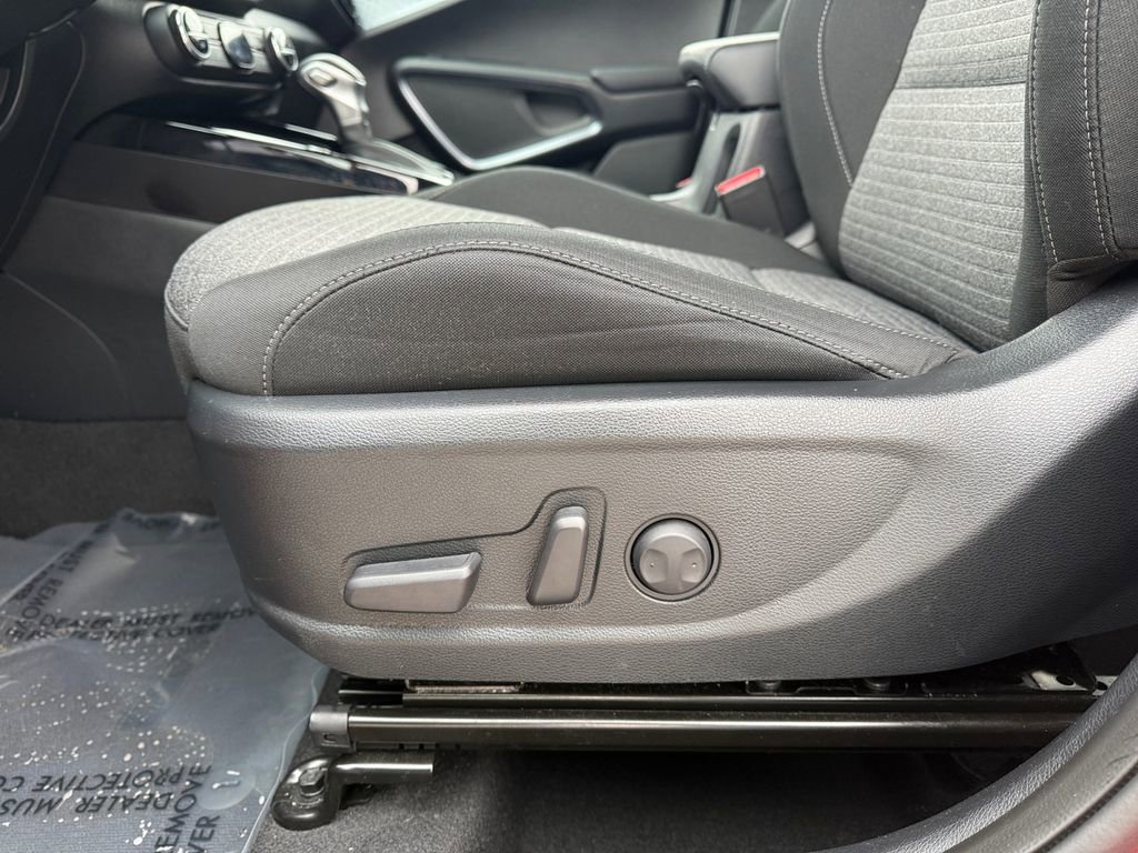 Used 2025 Kia Soul EX image 16