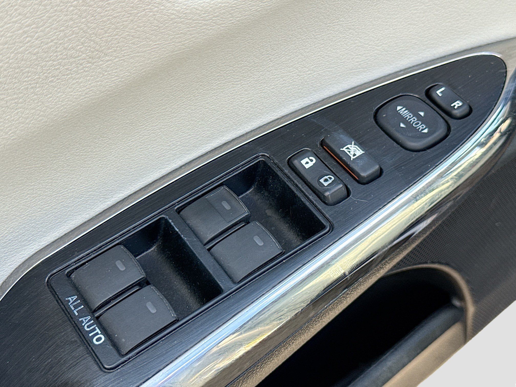 Used 2014 Toyota Avalon Limited FWD image 7