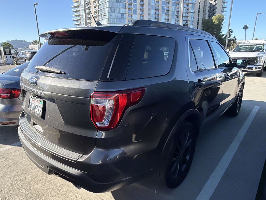 Used 2018 Ford Explorer XLT w/ Equipment Group 202A FWD image 16