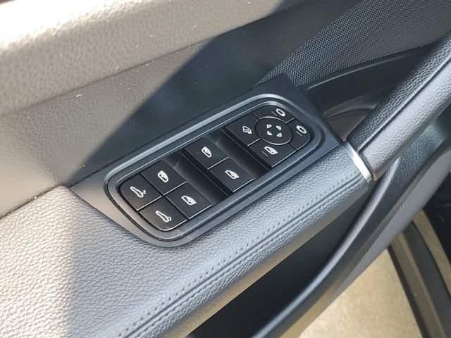 Used 2022 Porsche Cayenne Platinum Edition image 19