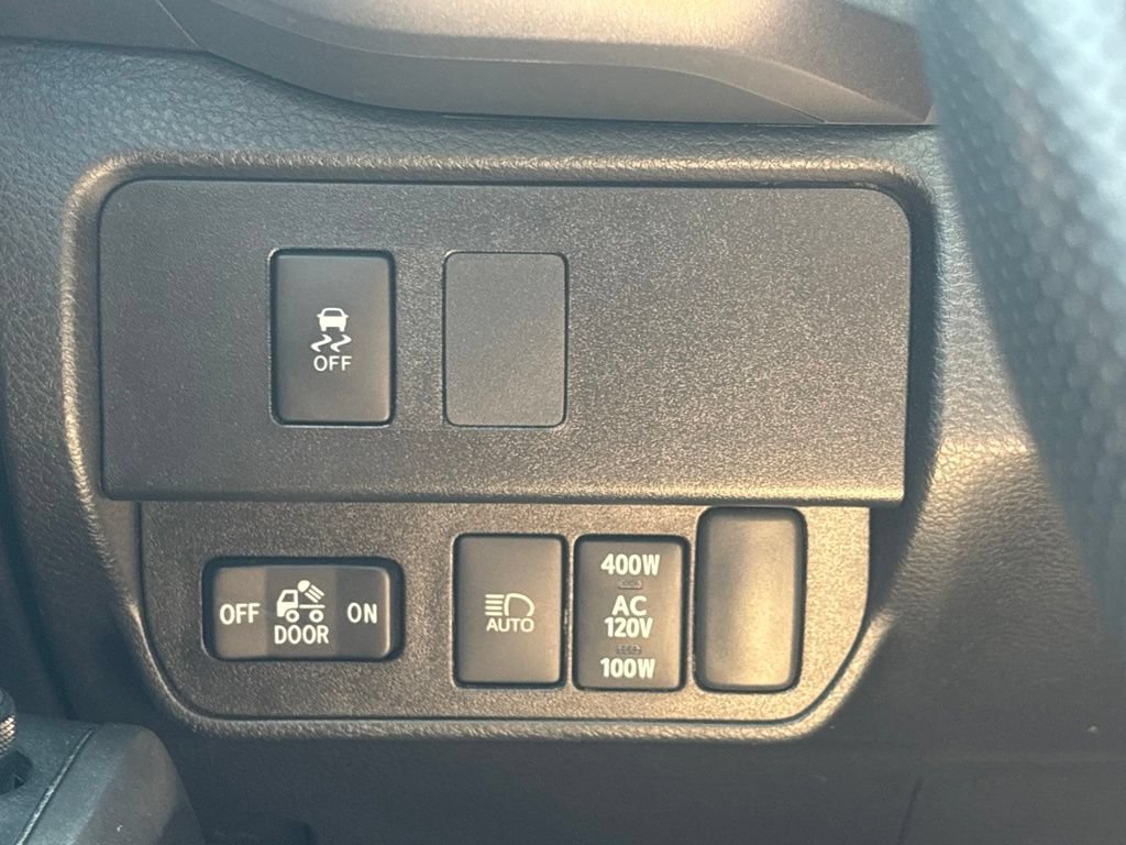 Used 2022 Toyota Tacoma TRD Off-Road AWD/4WD image 25