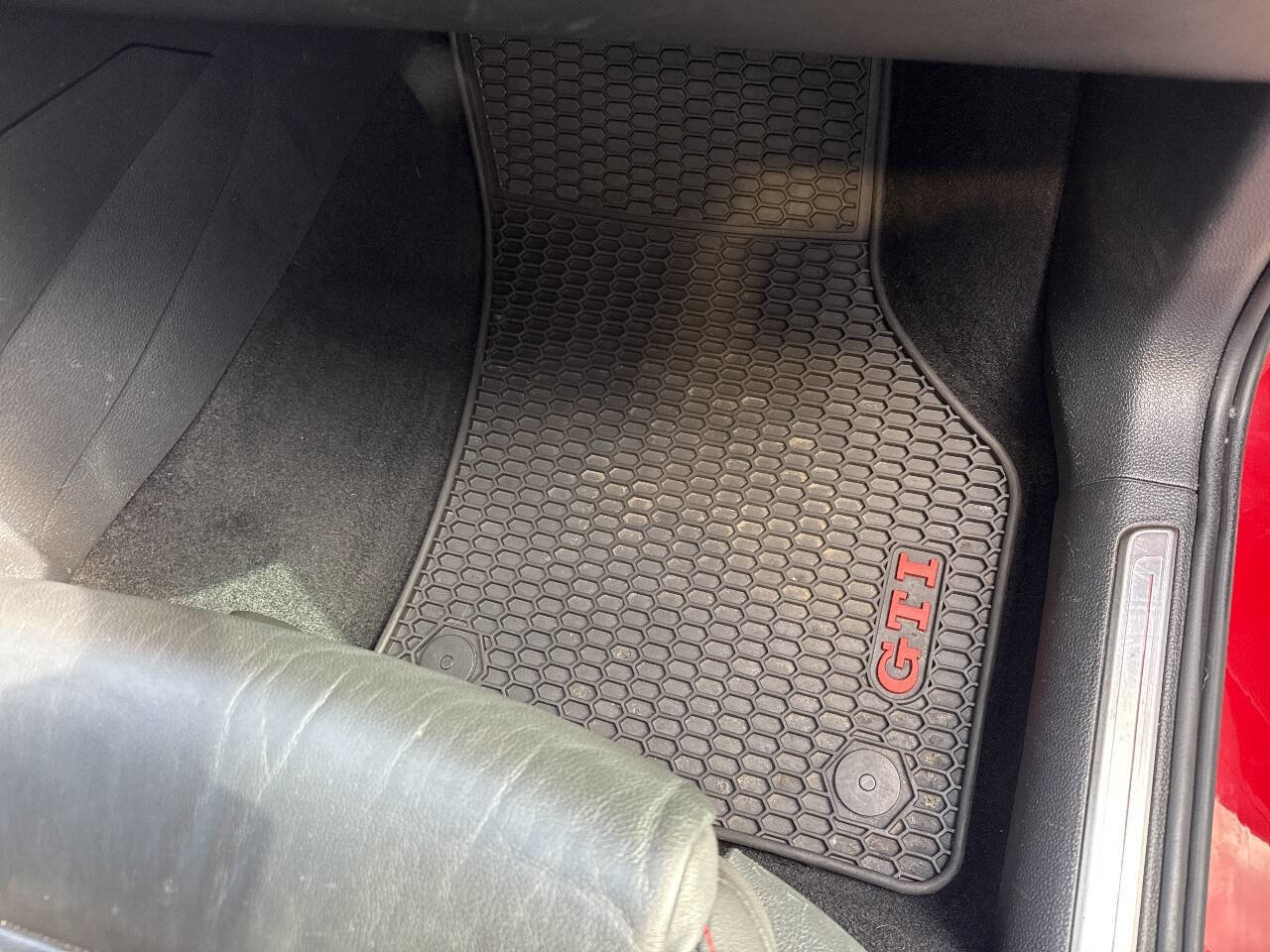 Used 2015 Volkswagen Golf 4-Door image 20