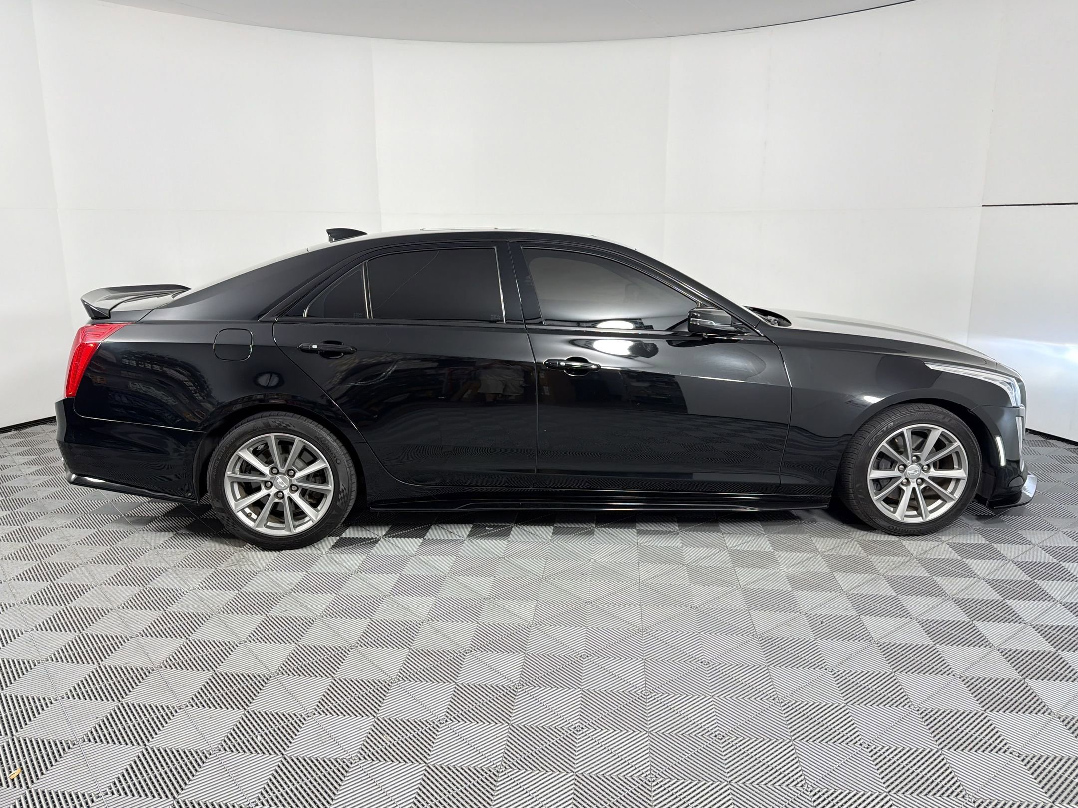 Used 2019 Cadillac CTS Luxury RWD image 8