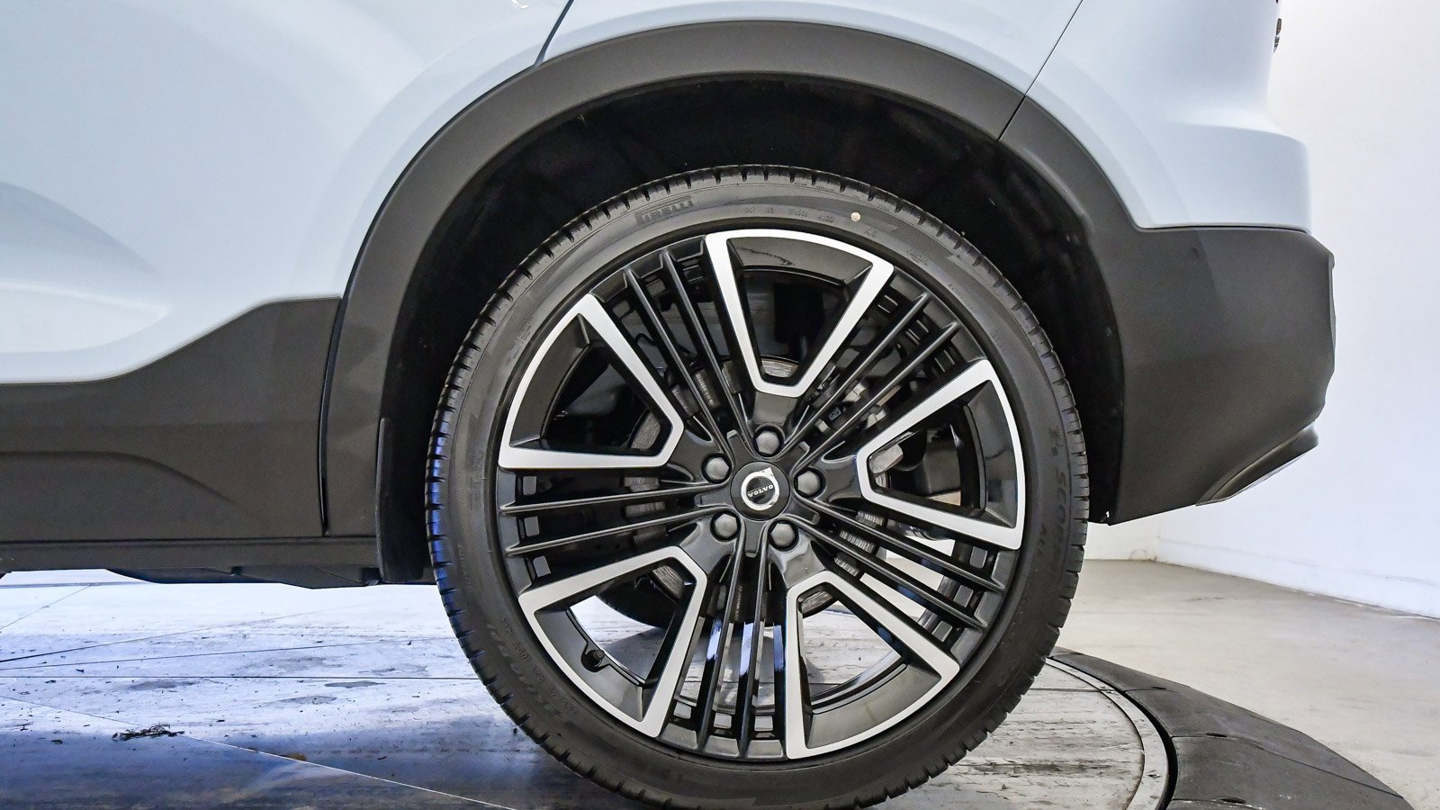 Certified 2025 Volvo XC40 B5 Ultra w/ Climate Package image 10