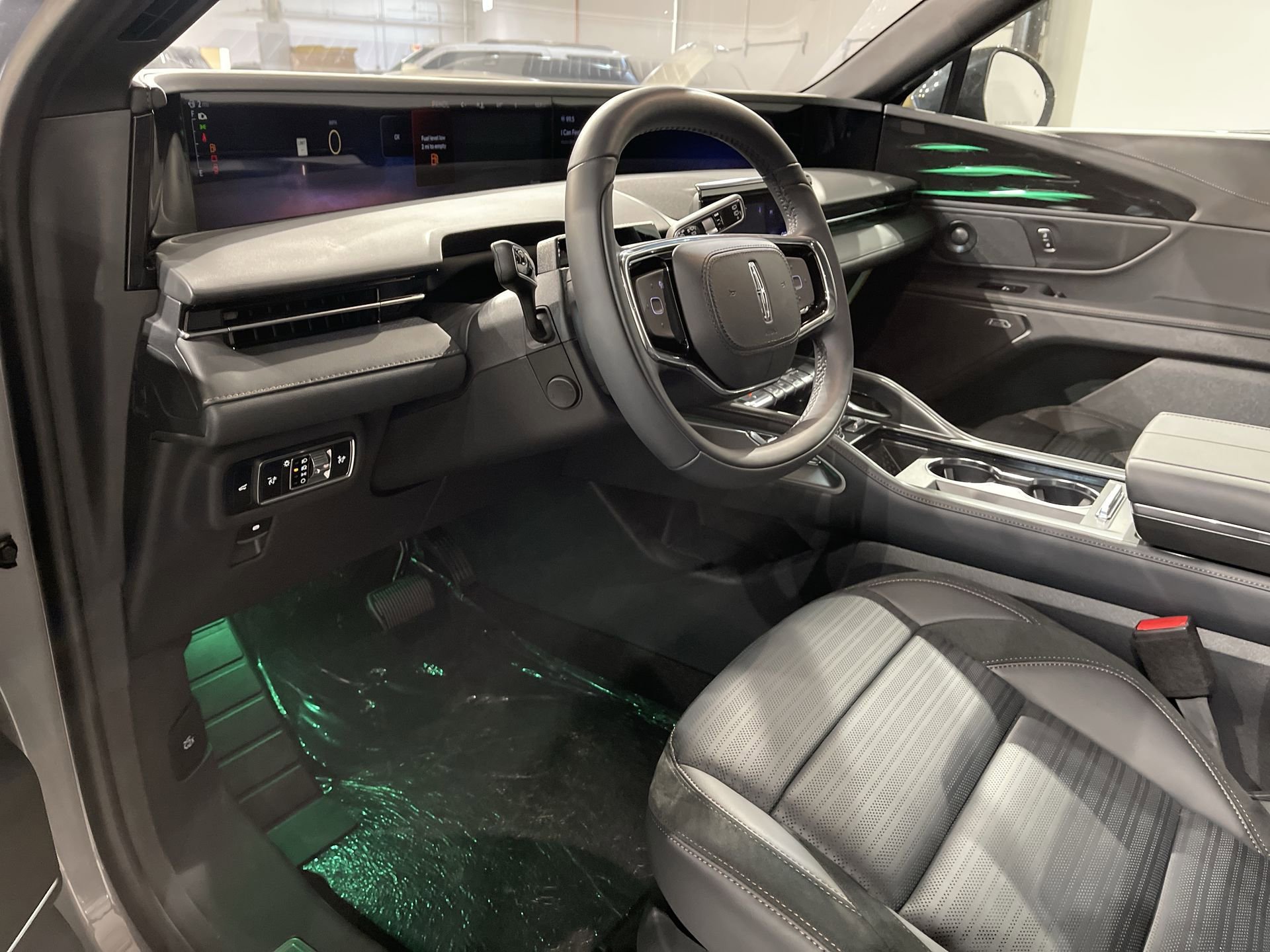 New 2024 Lincoln Nautilus Reserve w/ Equipment Group 202A image 27