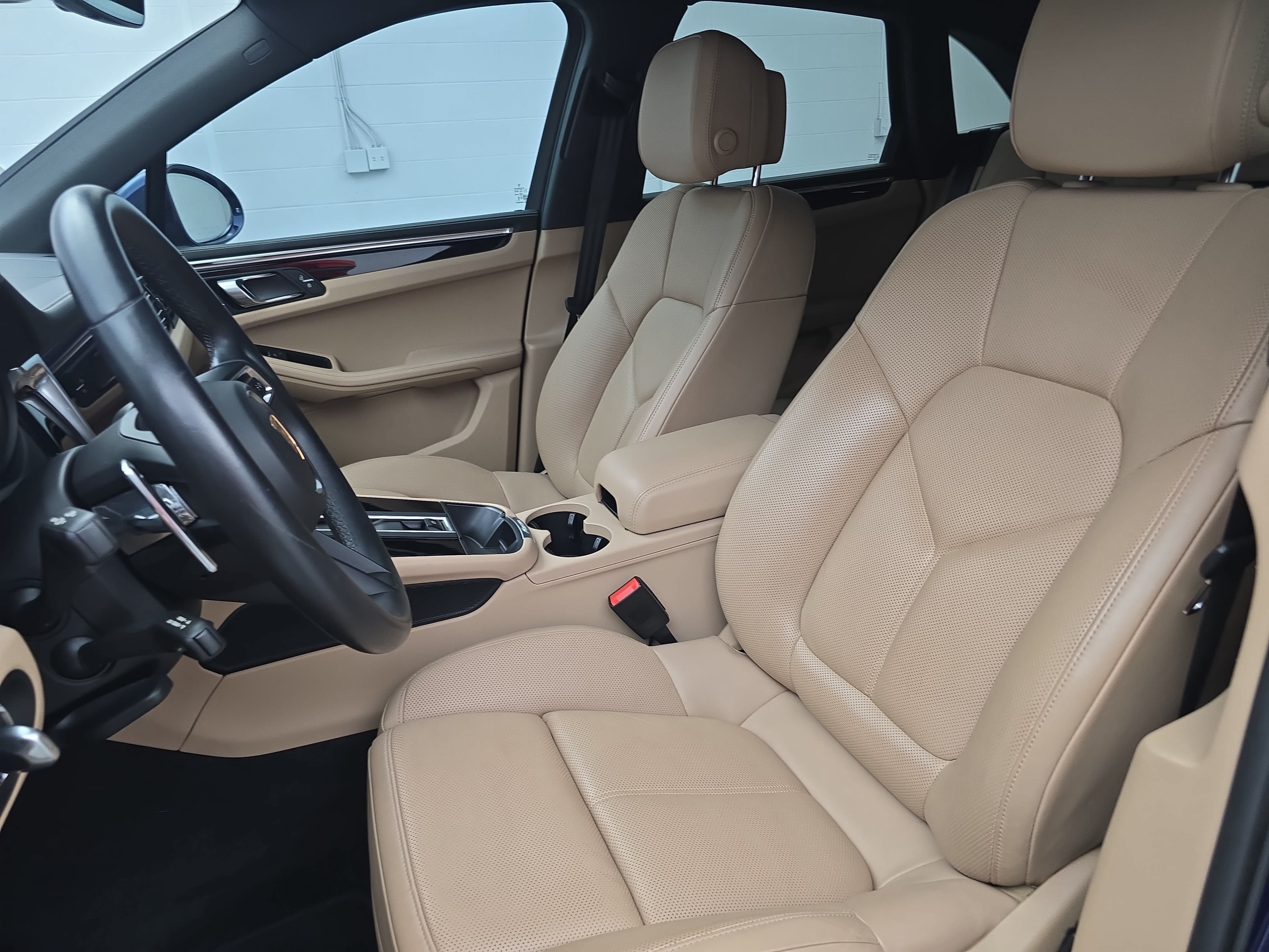 Certified 2024 Porsche Macan AWD/4WD image 17