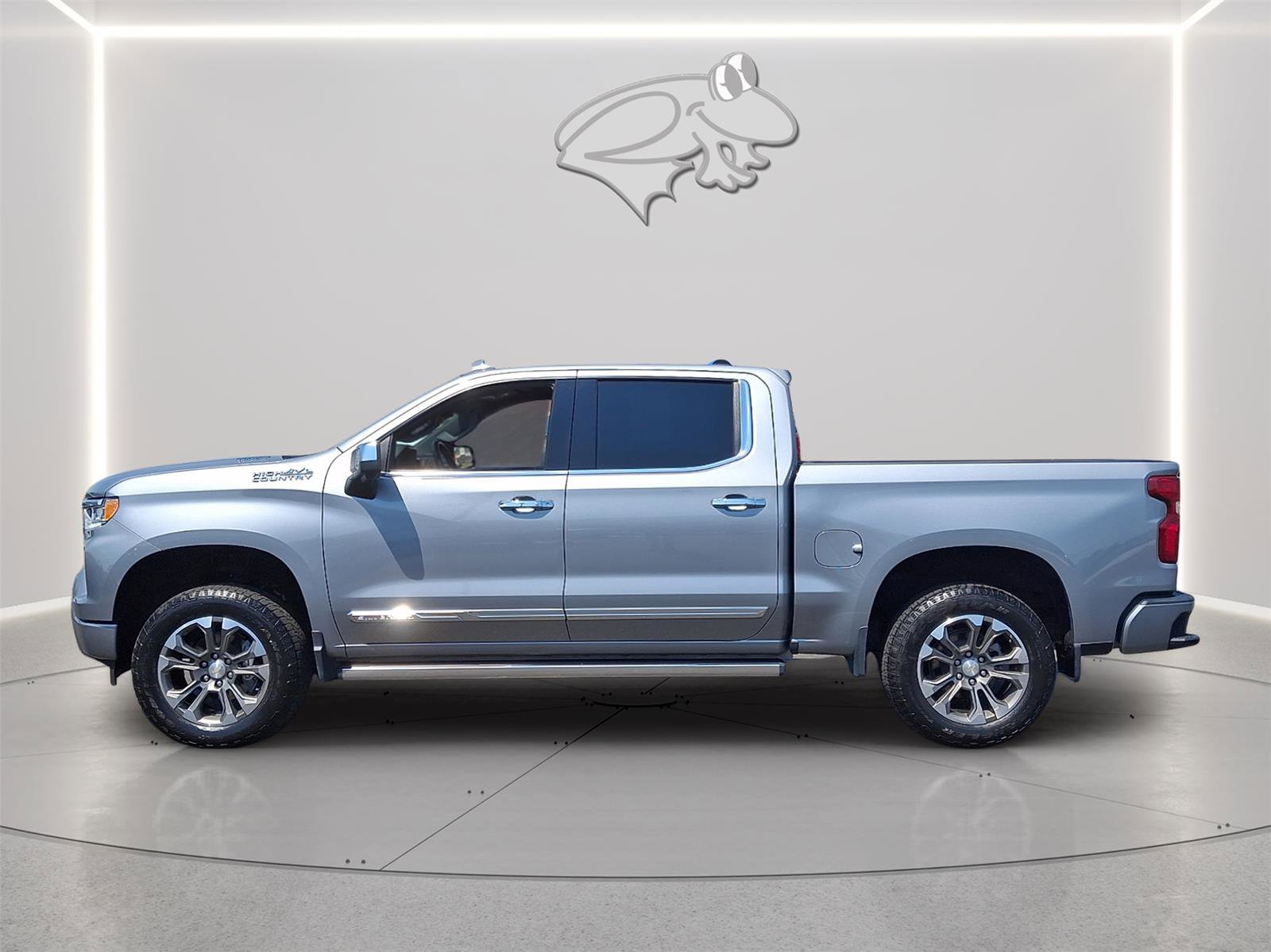 Used 2024 Chevrolet Silverado 1500 High Country w/ Technology Package AWD/4WD image 5