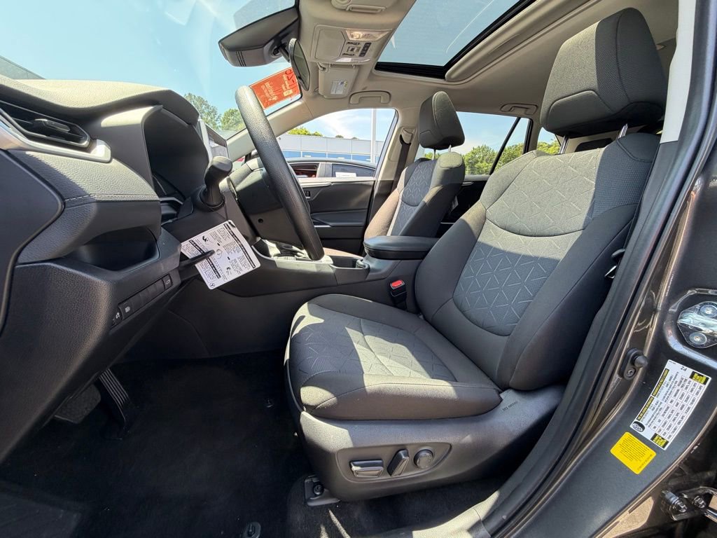 Used 2025 Toyota RAV4 XLE w/ Convenience Package FWD image 5