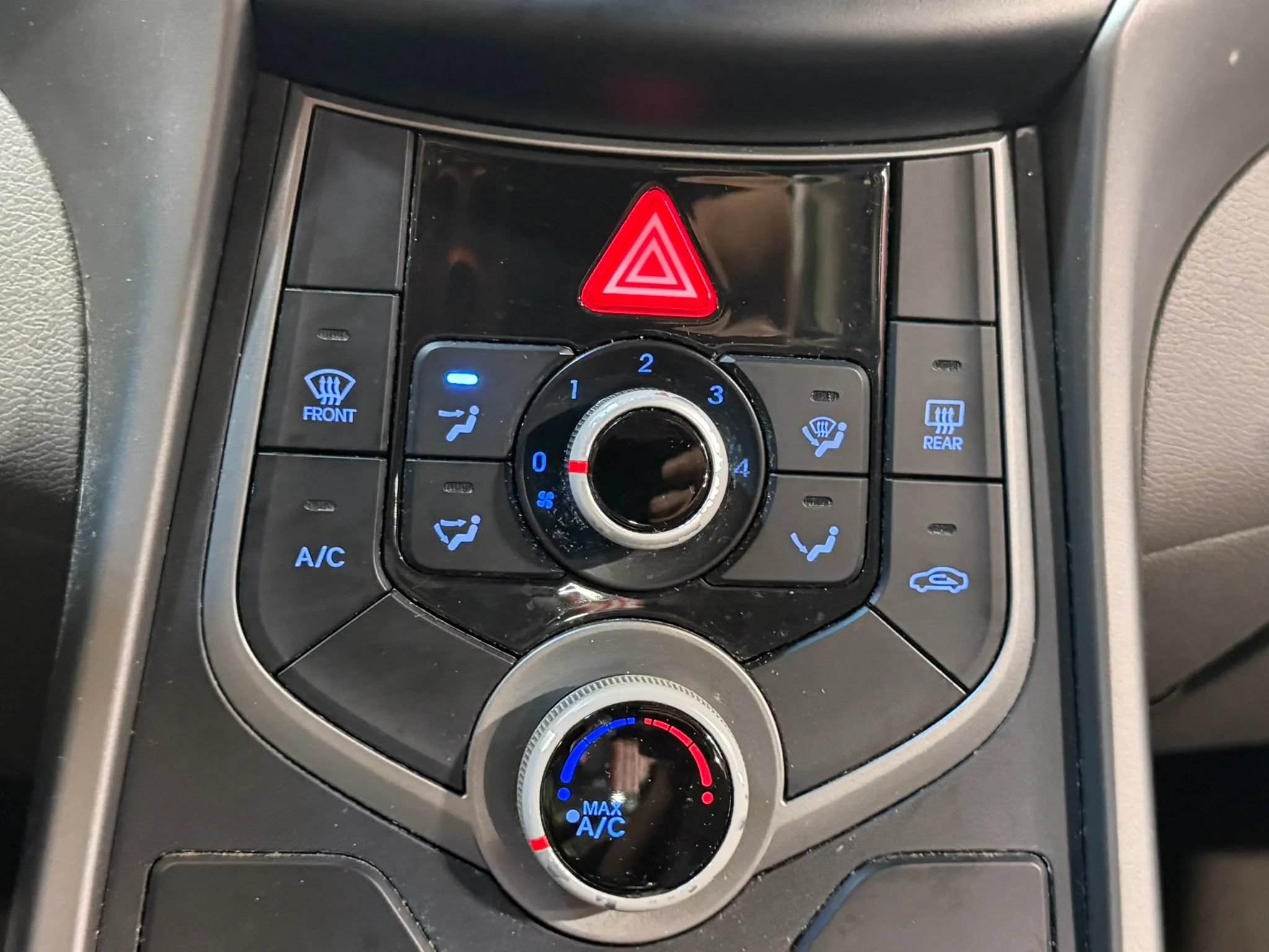 Used 2015 Hyundai Elantra SE FWD image 24