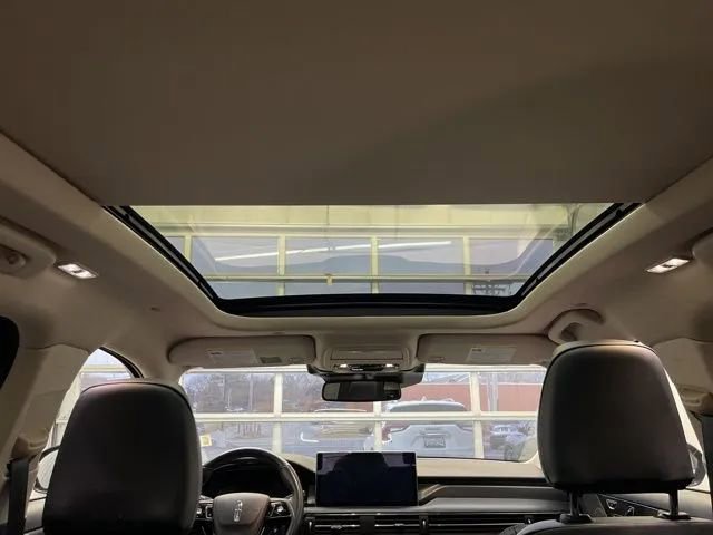 Used 2023 Lincoln Corsair Grand Touring image 16