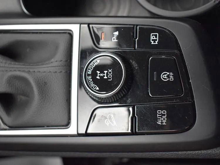 Used 2025 Kia Sportage LX image 33