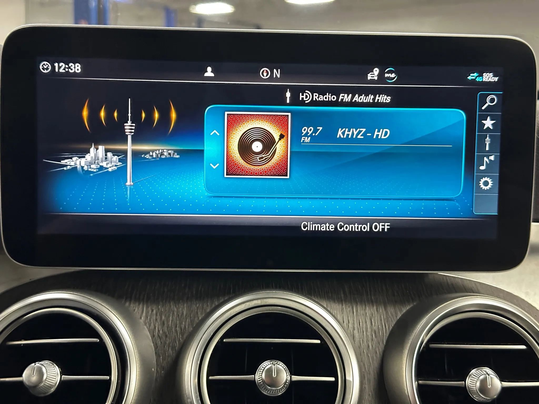 Used 2019 Mercedes-Benz C 300 Sedan w/ Parking Assistance Package image 37