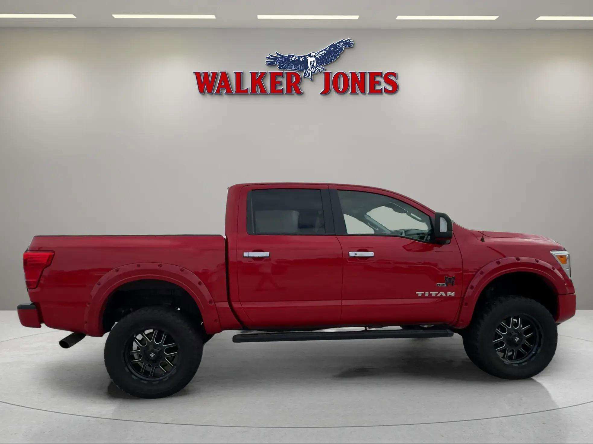 Used 2021 Nissan Titan SV w/ SV Convenience Package image 5