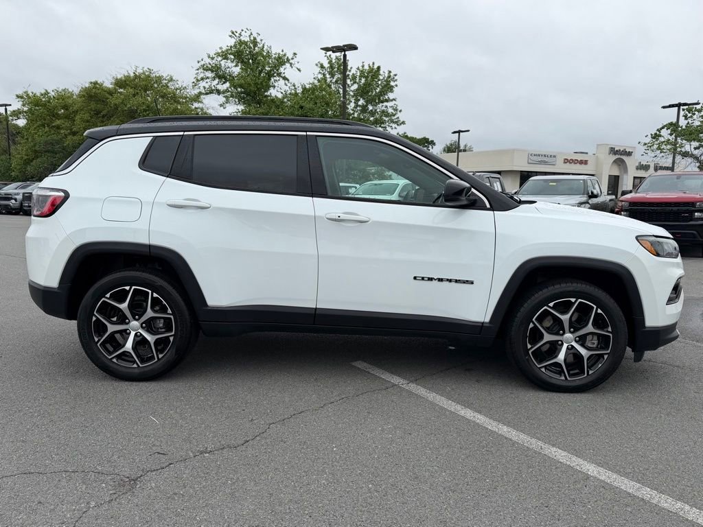 Used 2024 Jeep Compass Limited AWD/4WD image 8