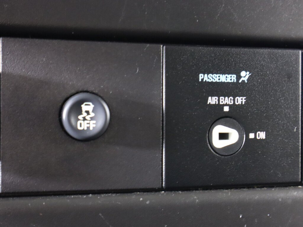 Used 2020 Chevrolet Express 3500 w/ Driver Convenience Package RWD image 20