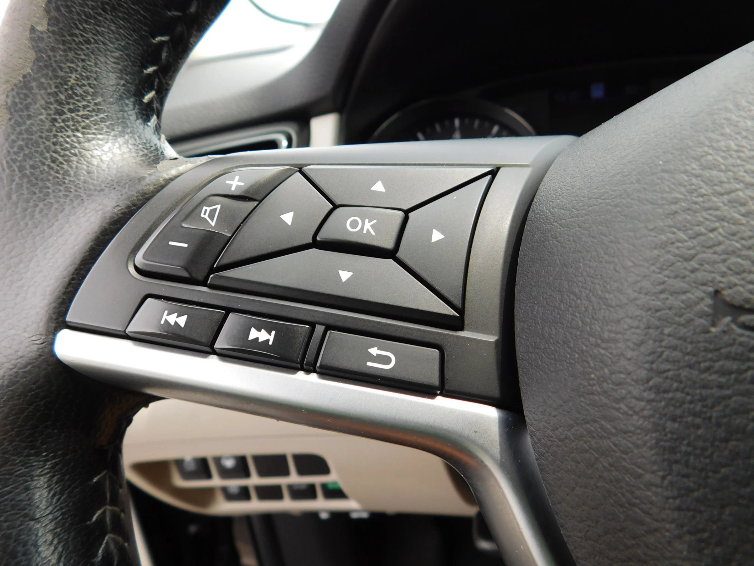Used 2021 Nissan Rogue Sport SL FWD image 24