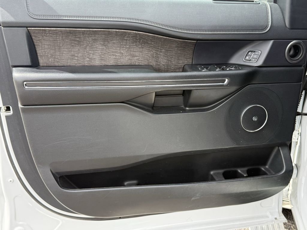 Used 2021 Ford Expedition Max Limited image 10