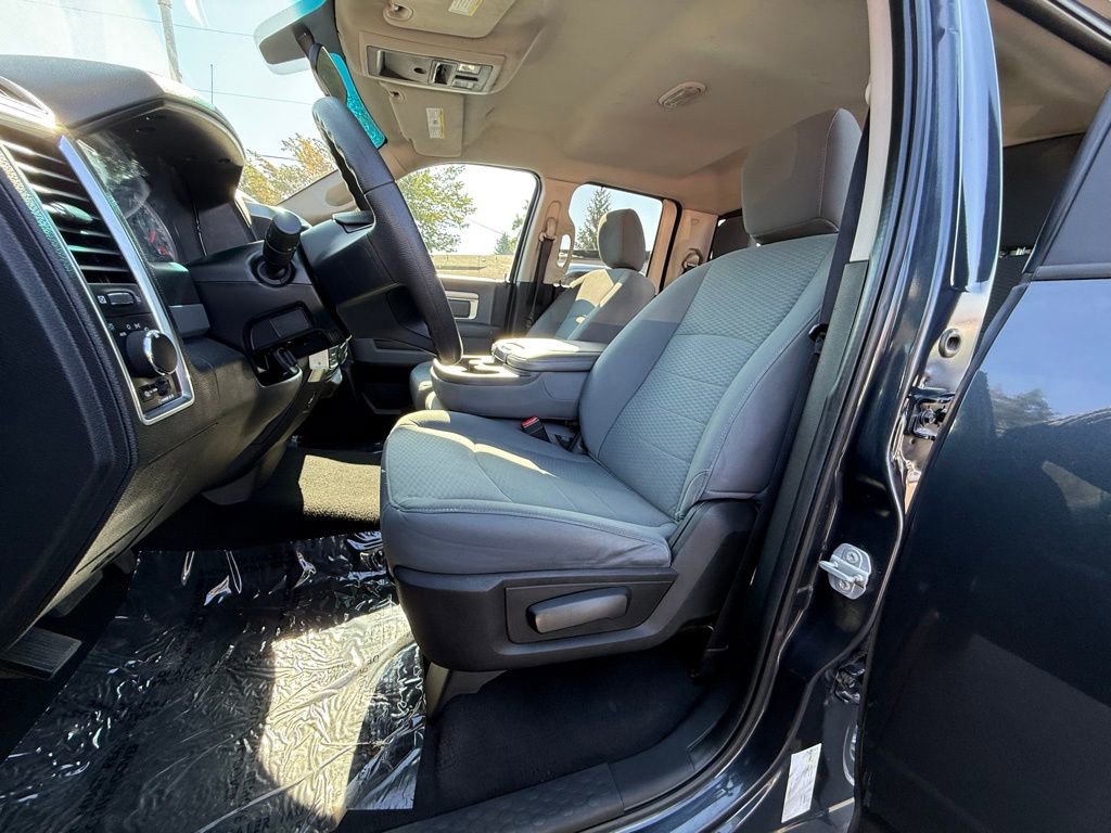 Used 2018 RAM 1500 Classic SLT AWD/4WD image 18