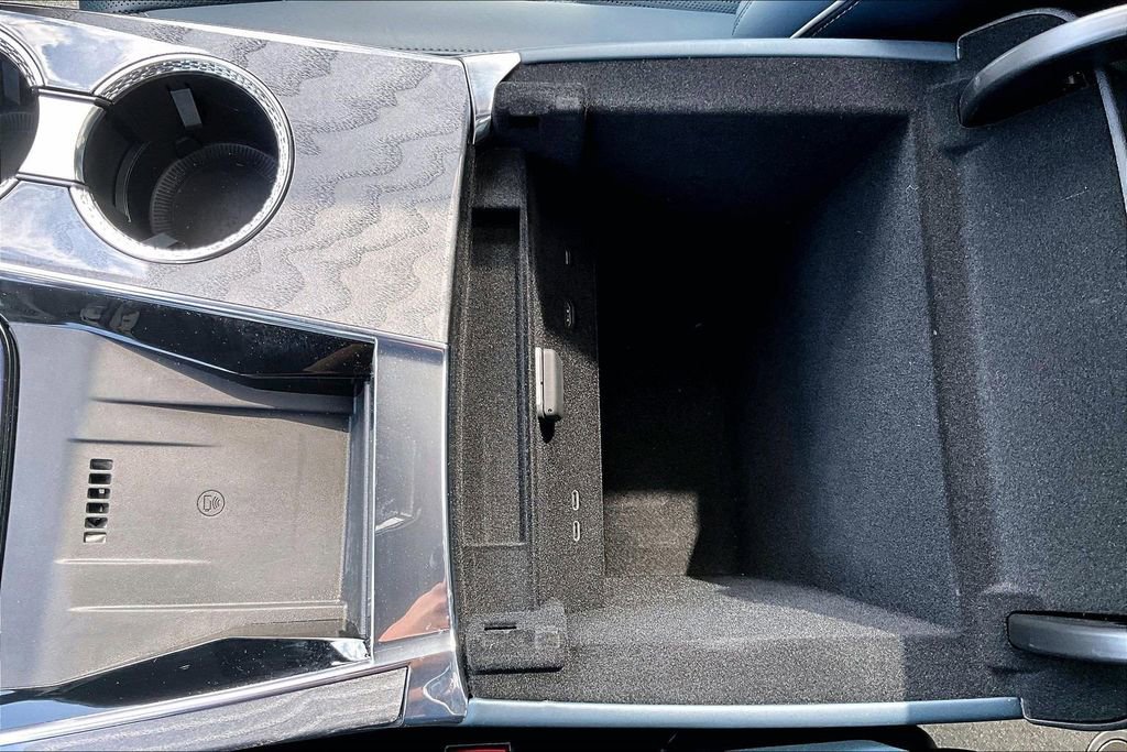 Certified 2025 Cadillac Escalade IQ Luxury 2 w/ LPO, Premium Carpet Package AWD/4WD image 16