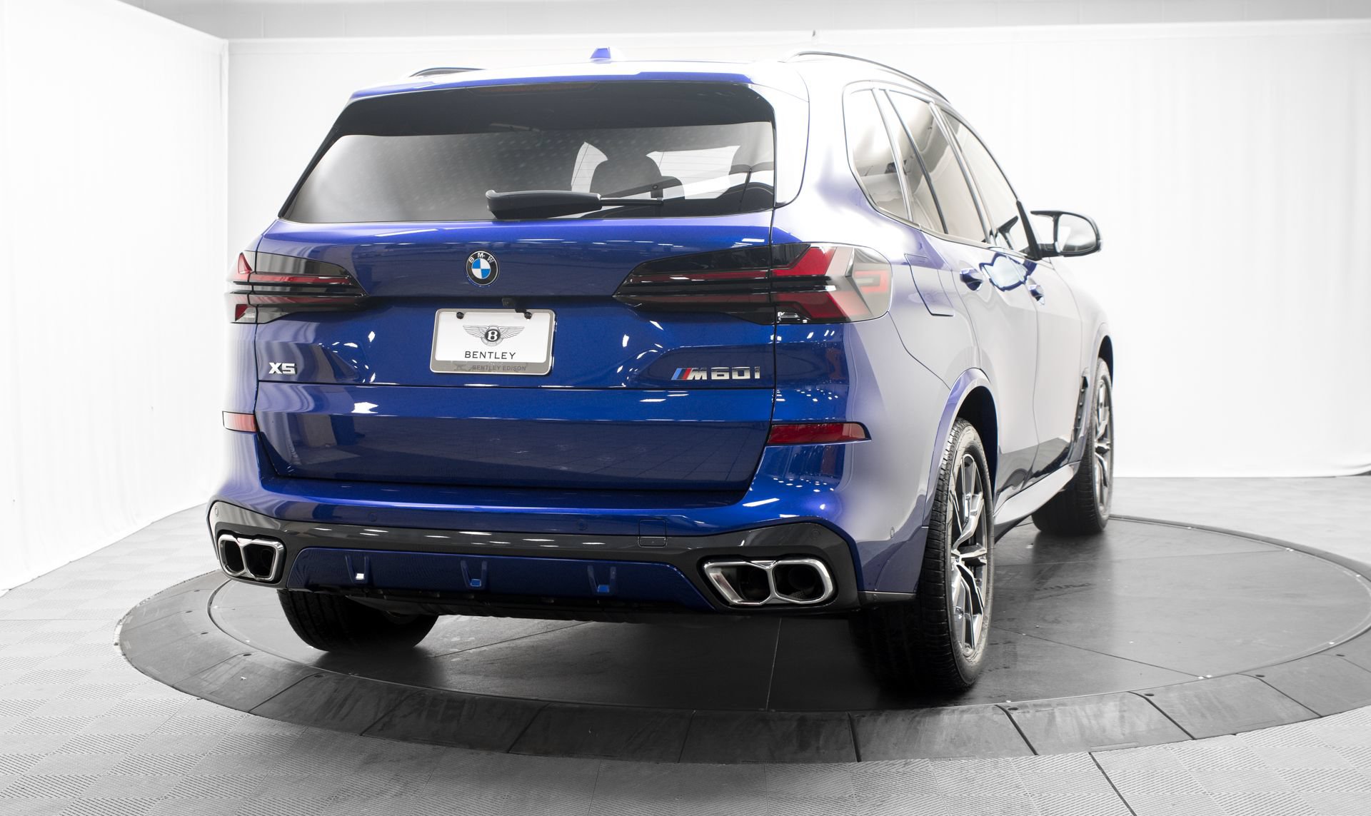 Used 2026 BMW X5 M60i AWD/4WD image 3