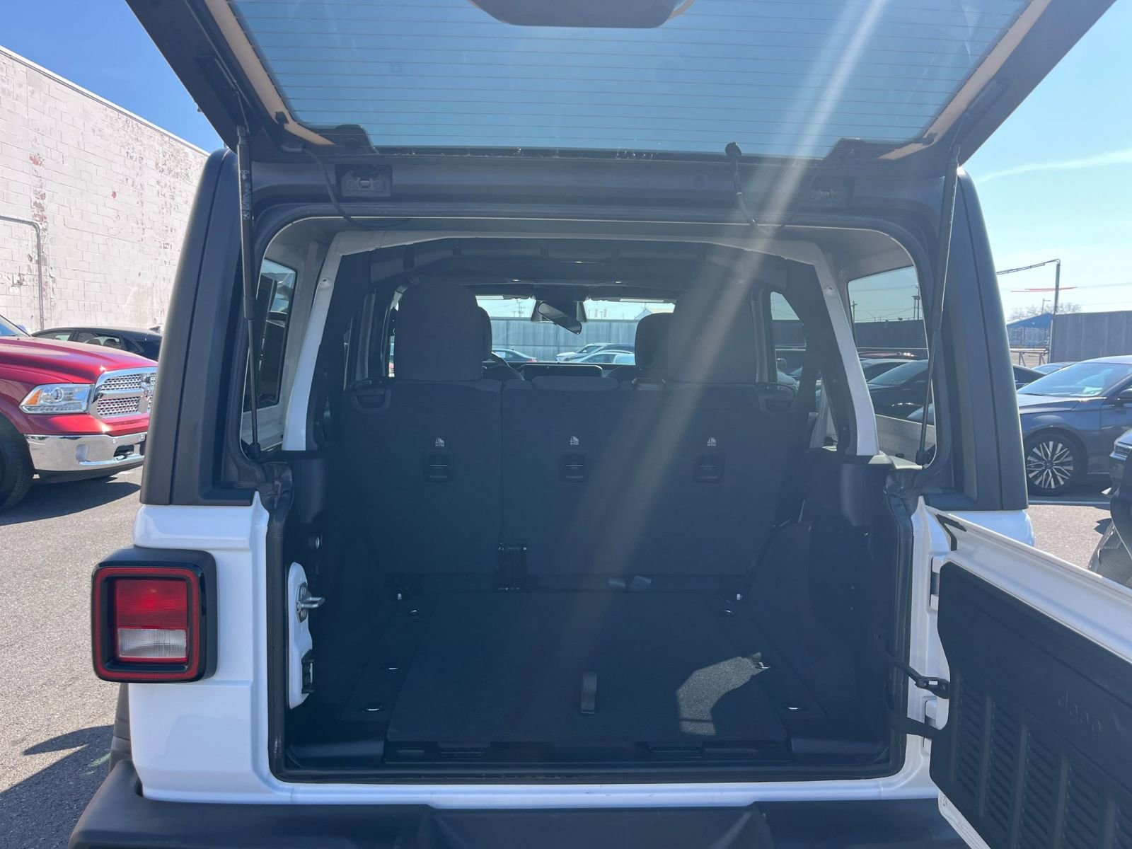 Used 2025 Jeep Wrangler Sport S image 30