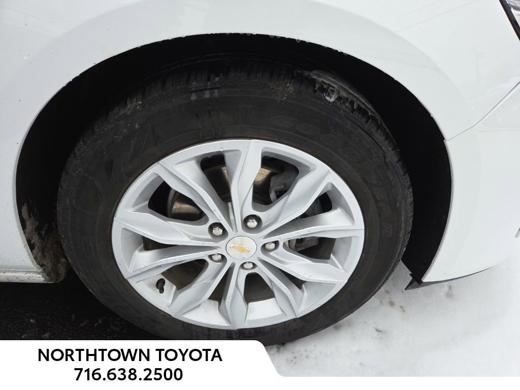 Used 2023 Chevrolet Malibu LT image 2