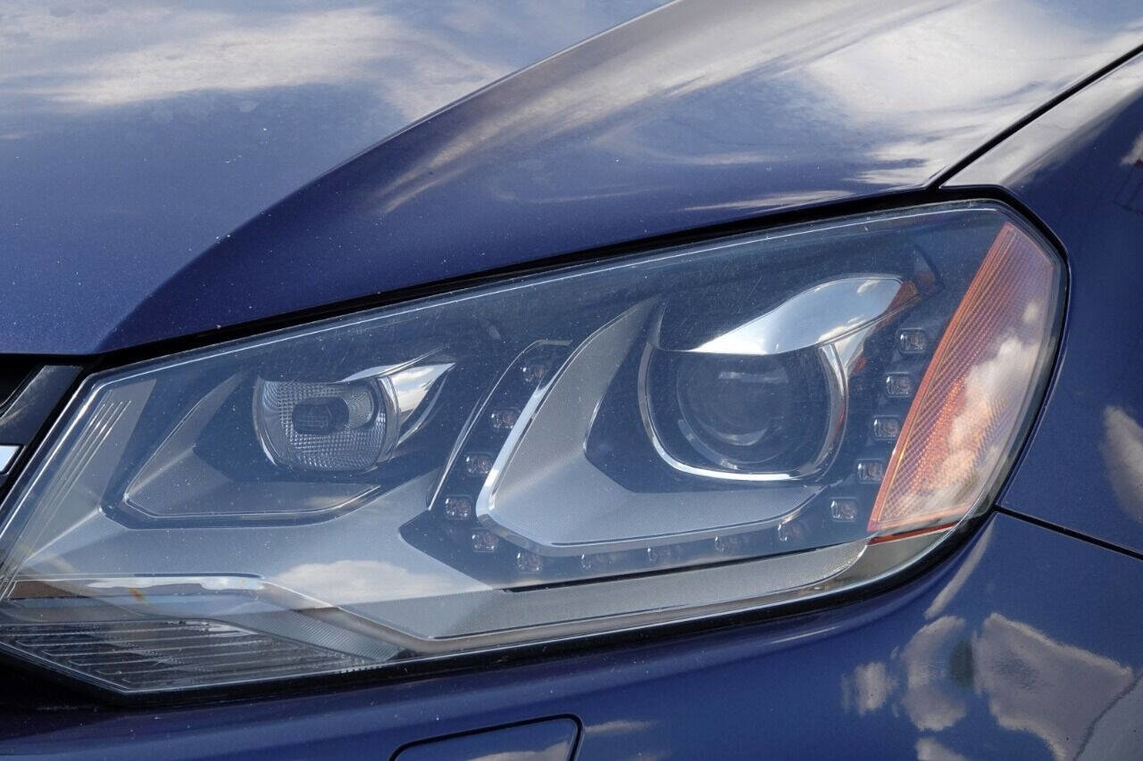 Used 2012 Volkswagen Touareg Sport image 80